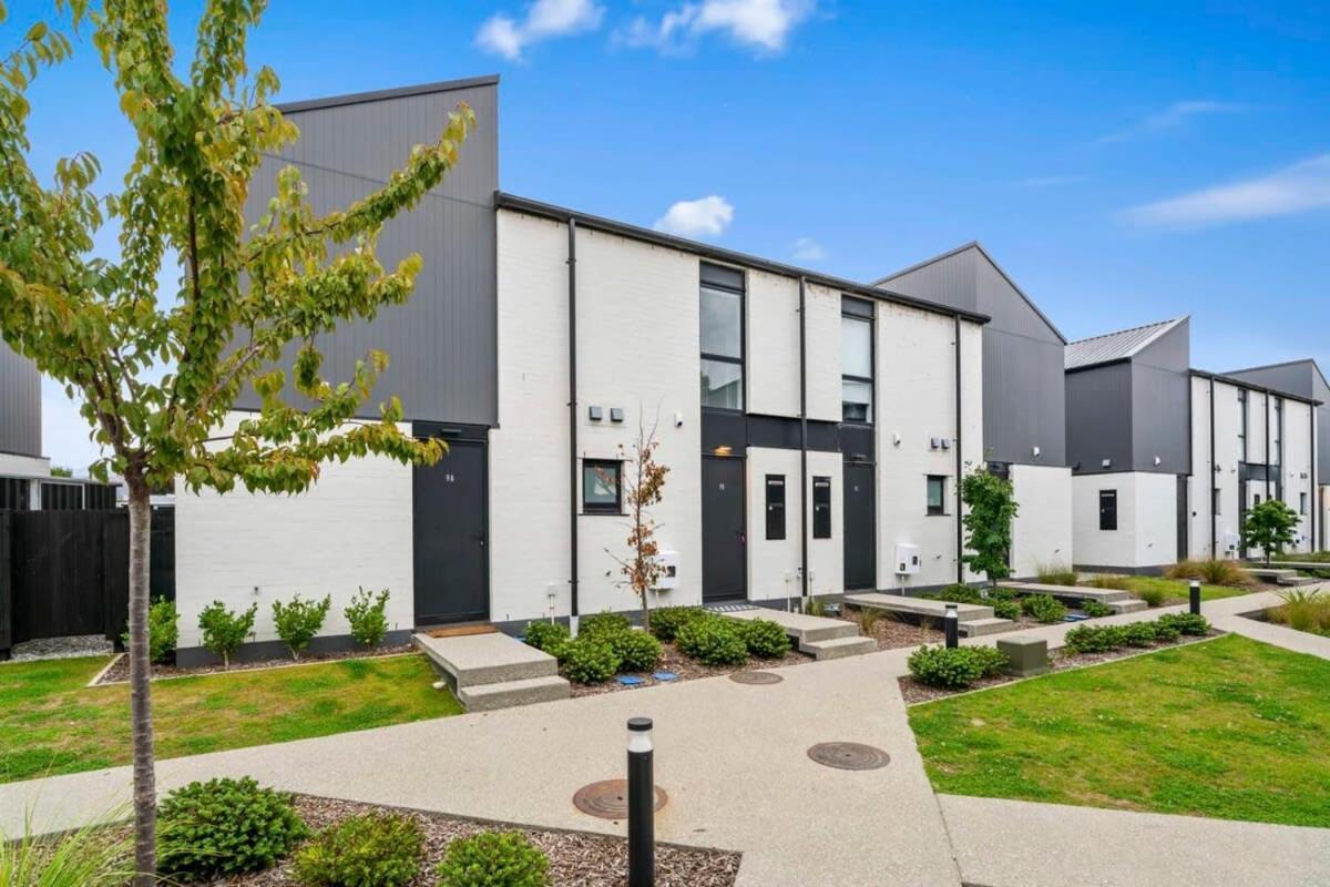 Wanaka Riverside Townhouse Retreat Albert Town Exterior photo