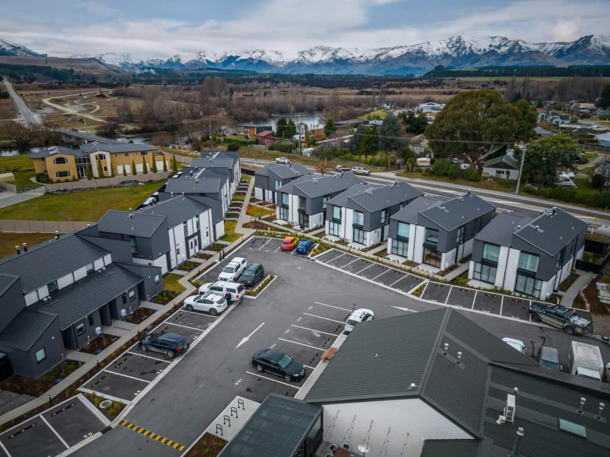 Wanaka Riverside Townhouse Retreat Albert Town Exterior photo