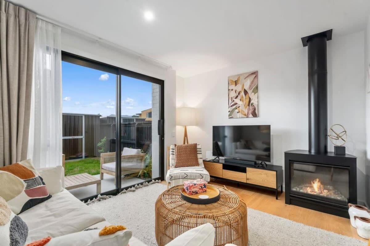 Wanaka Riverside Townhouse Retreat Albert Town Exterior photo